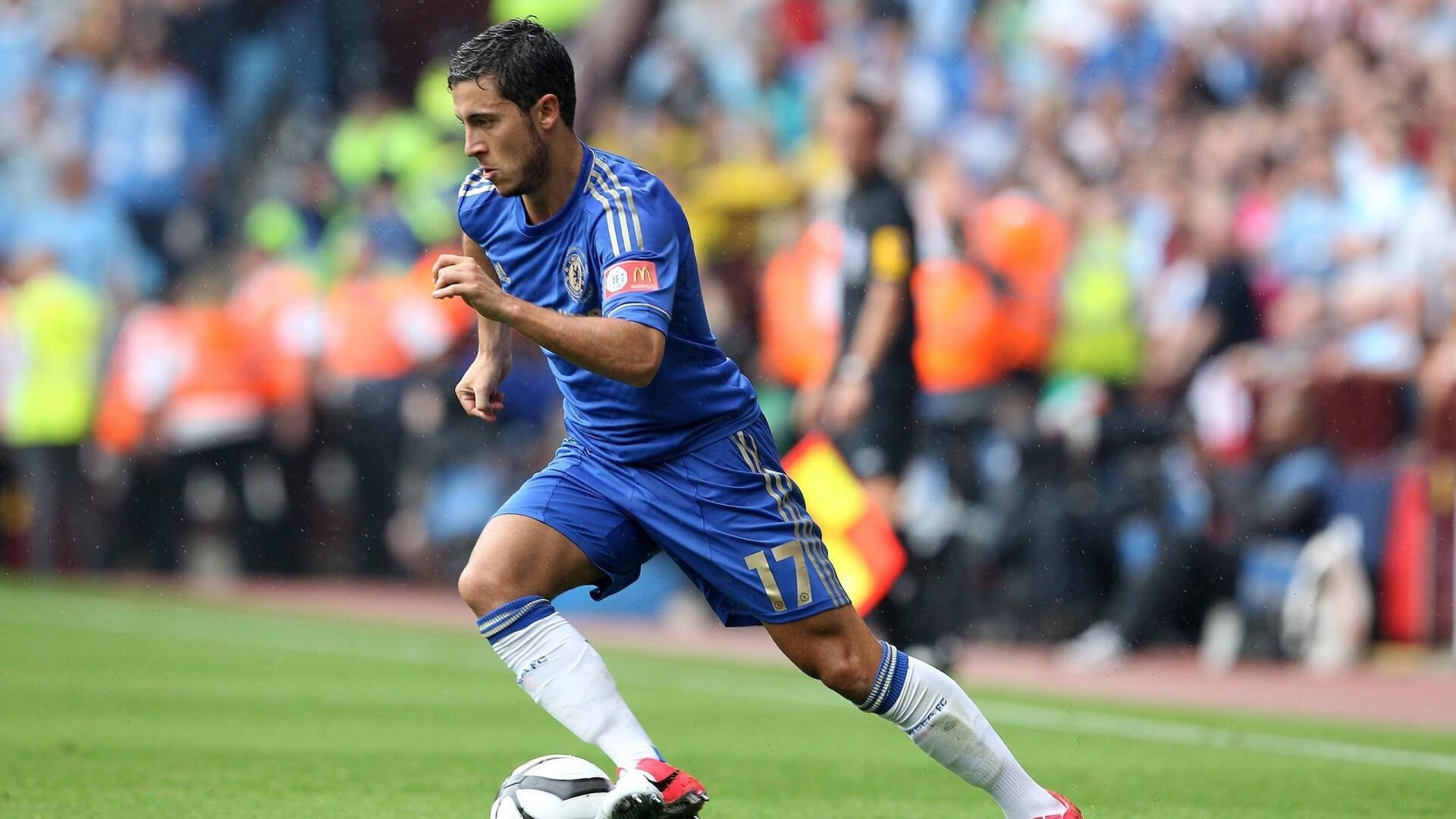 哈斯小厂掀翻红色巨人，查尔斯·勒克莱尔如何扛起全队走过漫长季节