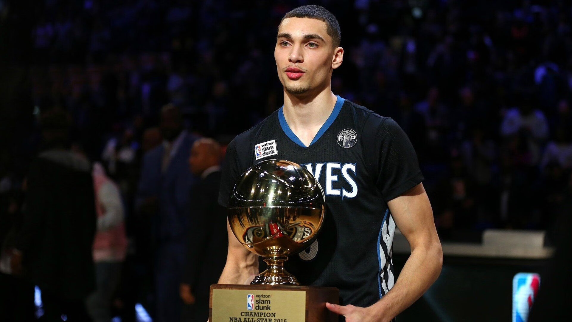 IM体育-双城记，足球的翻盘与羽毛球的惊艳